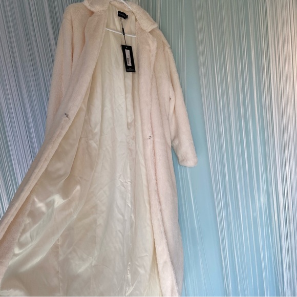 Pretty Little Thing Cream Faux Fur Maxi Coat Size US 2 NWT - Picture 12 of 17